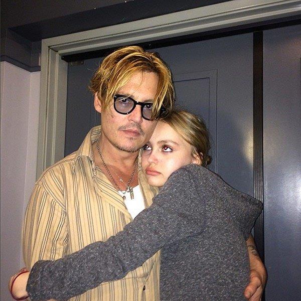 Johnny Depp e Lily-Rose Depp Johnny Depp e Lily-Rose Depp abbracciati