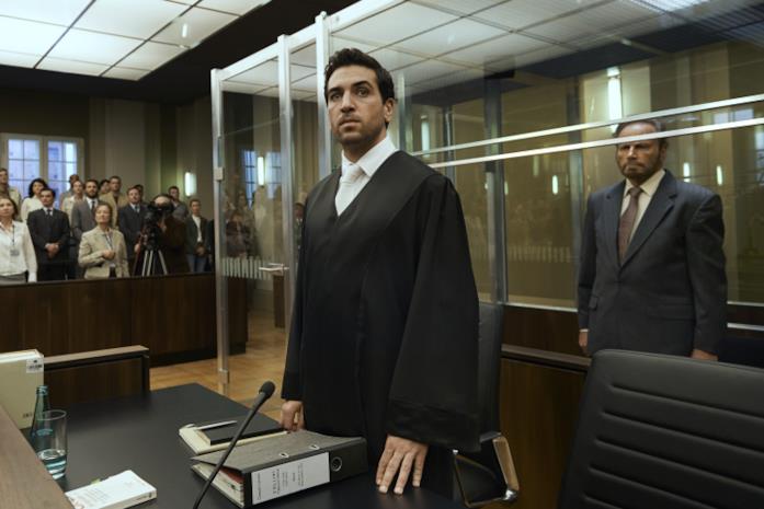 Il caso Collini è una storia vera? Il libro dietro il film di Kreuzpaintner Elyas M'Barek e Franco Nero in una scena del film Il caso Collini