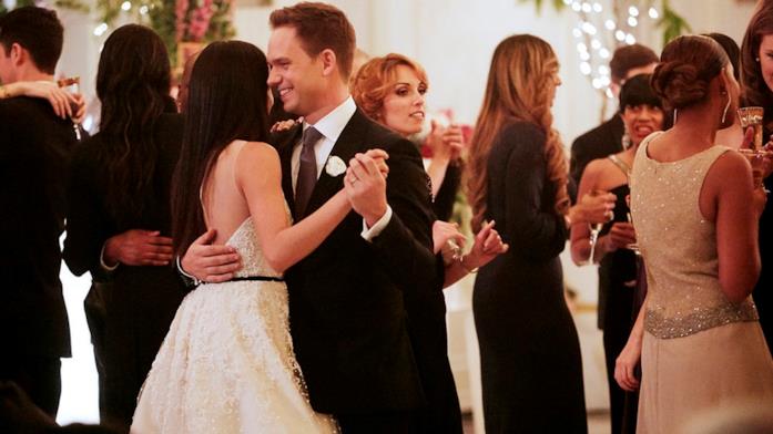Mike e Rachel in Suits Mike e Rachel durante il loro matrimonio nella serie Suits