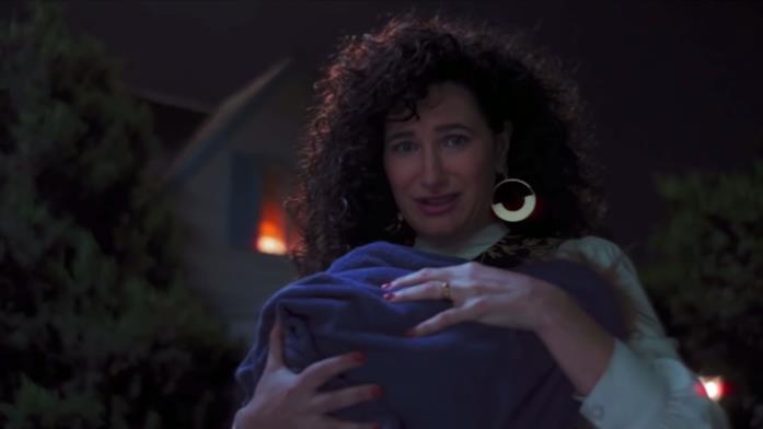 Quale sarà il piano di Agatha? Gli indizi nel video Agatha All Along Agatha con il cane Sparky