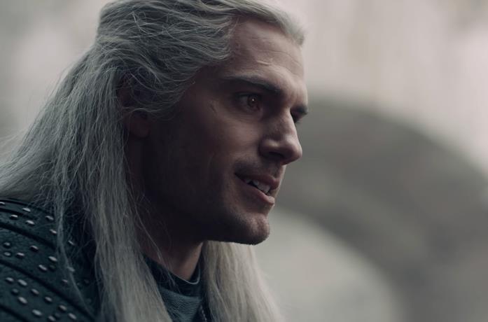 Anya Chalotra, Henry Cavill e Freya Allan in The Witcher