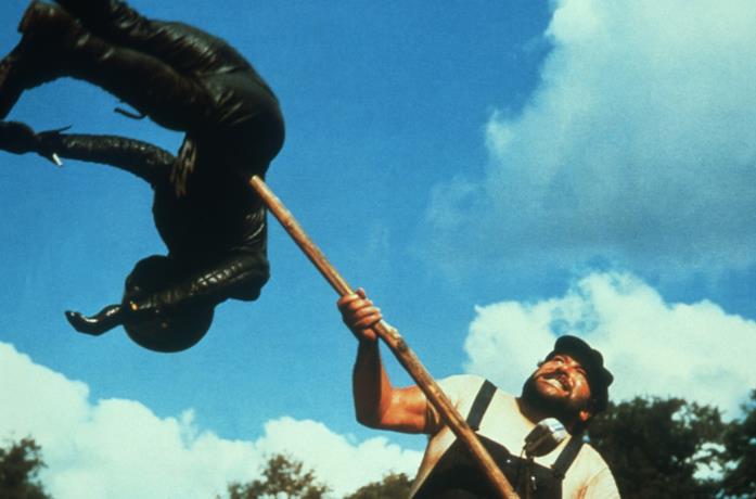 Bud Spencer in una scena del film ...altrimenti ci arrabbiamo!