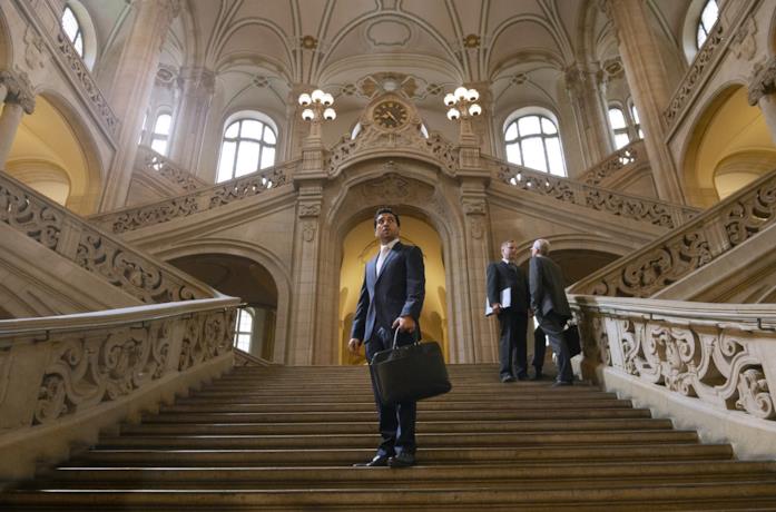 Elyas M'Barek in una scena del film Il caso Collini