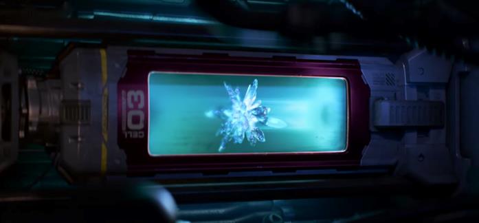 La trama di Lightyear Un cristallo blu
