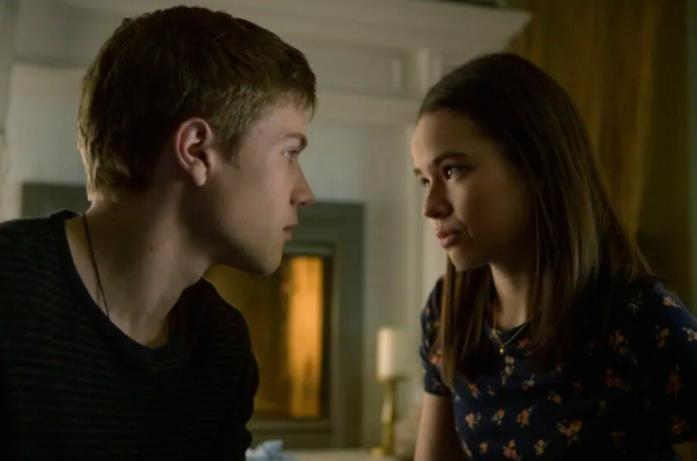 Tyler e Jackie in Locke & Key Connor Jessup e Genevive Kang