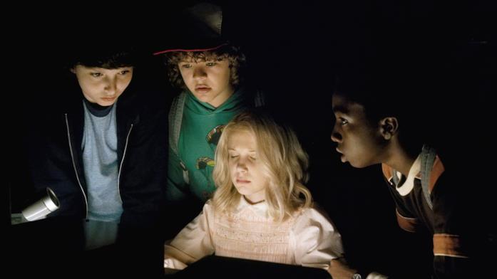 Undici, Mike, Dustin e Lucas in una scena di Stranger Things