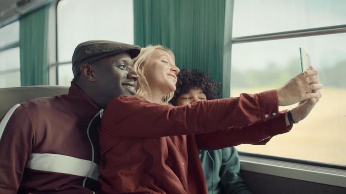 Lupin e il viaggiatore misterioso Omar Sy sul treno per Lupin