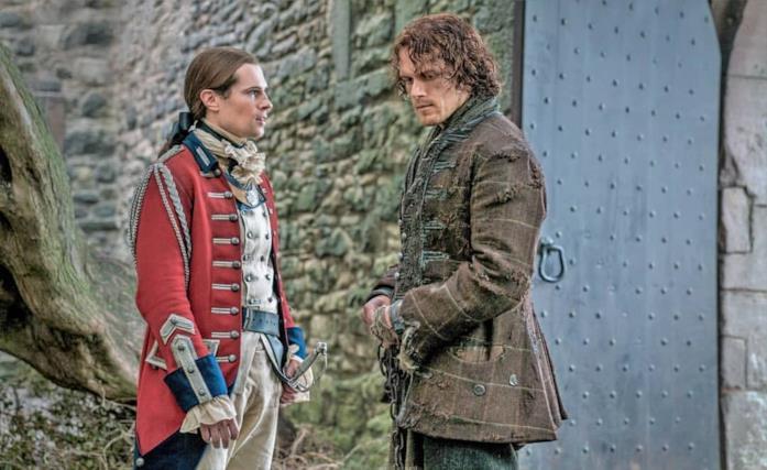 Lord John Grey e Jamie Fraser in una scena di Outlander John Grey (David Berry) e Jamie Frase (Sam Heughan) in Outlander