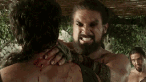 Khal Drogo uccide un dothraki a mani nude