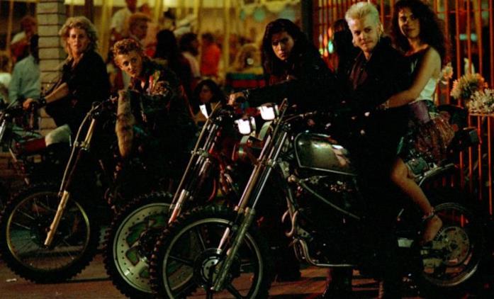 Ragazzi perduti è un horror del 1987 I motociclisti del film sono vampiri