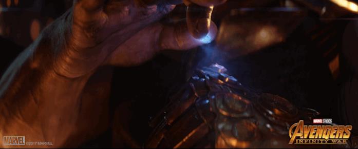 Thanos e la Gemma dello Spazio Thanos ottiene la Gemma dello Spazio