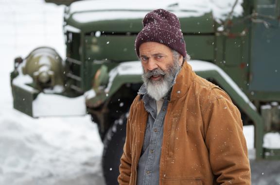 Mel Gibson è un Babbo Natale con la pistola nel trailer di Fatman
