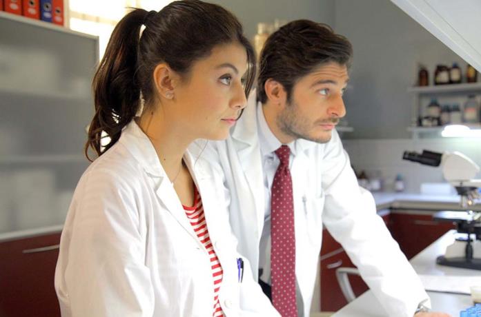 Alessandra Mastronardi con Lino Guanciale ne L'allieva