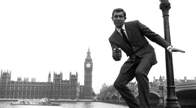 George Lazenby nel ruolo di James Bond George Lazenby A Londra