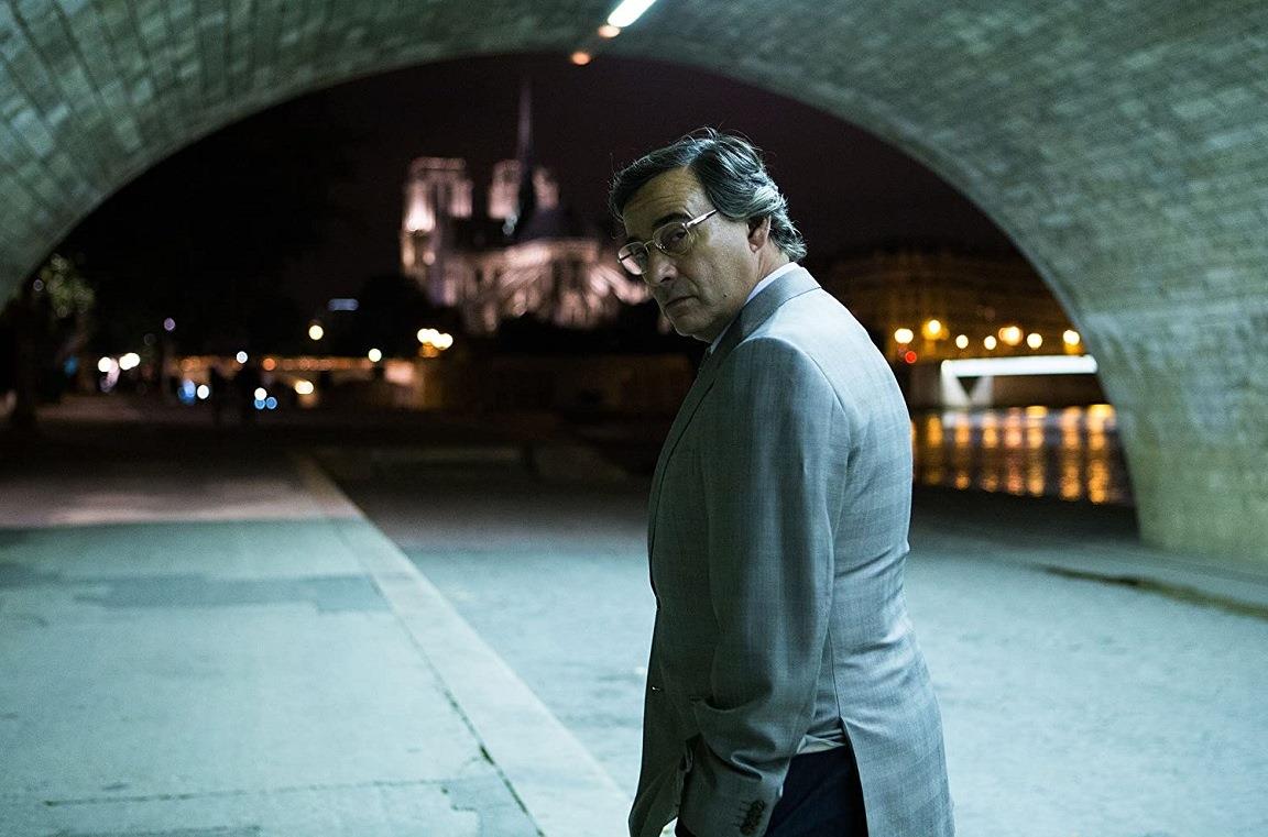 Eduard Fernández in una scena del film L'uomo dai mille volti