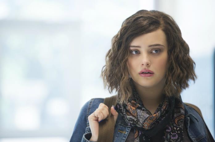 Un'immagine di Katherine Langford nella serie Tredici