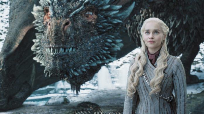Game of Thrones: perché Drogon brucia il trono e non uccide Jon? Emilia Clarke in Game of Thrones