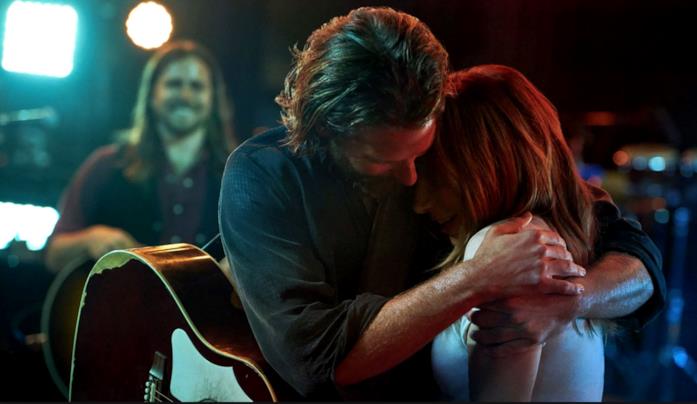 A Star is Born Una scena, un abbraccio in A Star is Born