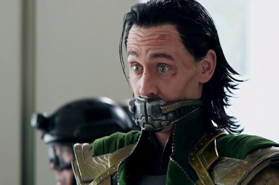 Sì: la scena iniziale di Loki è un po' diversa da quella vista in Avengers: Endgame