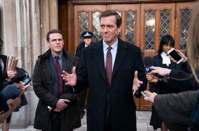Roadkill, una scena del political drama BBC e PBS Il cast in una scena di Roadkill