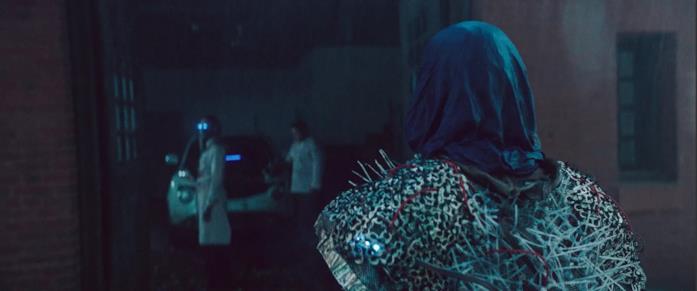 Chloë Grace Moretz in una scena del film Mother/Android