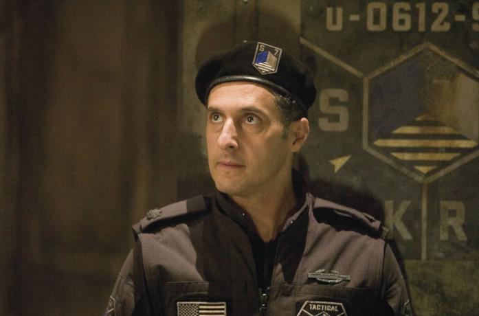 John Turturro in una scena di Transformers - L'ultimo cavaliere
