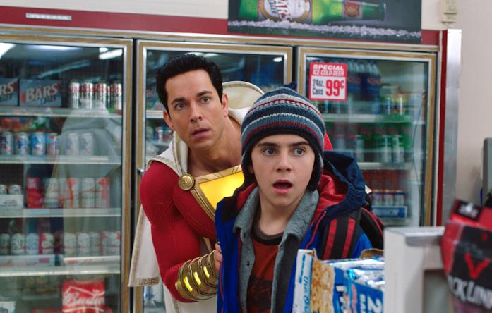 Shazam! 2: a quando l'annuncio ufficiale? Shazam (Zachary Levi) e Freddy (Jack Grazer) in una scena di Shazam!