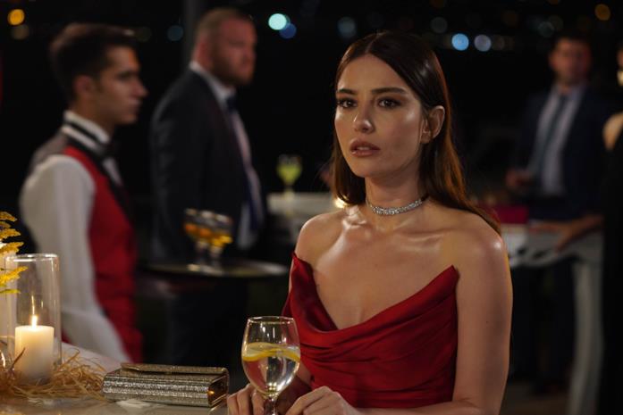 Özge Gürel in una scena di Mr. Wrong