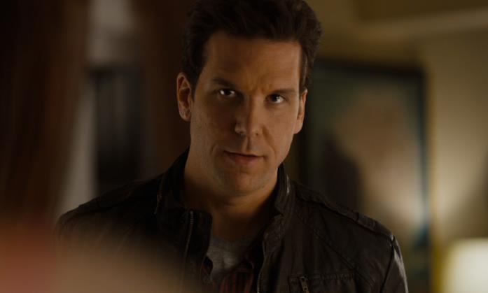 Dane Cook nel film Answers to Nothing Dane Cook nel film del 2011 Answers to Nothing
