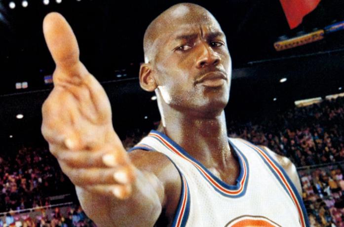 Un primo piano di Michael Jordan in Space Jam