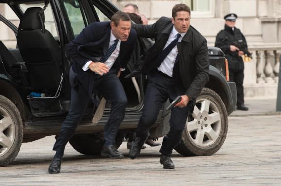 Gerard Butler e Aaron Eckhart in una scena del film