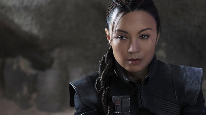 Fennec Shand, l'assassina di The Mandalorian Primo piano di Fennec Shand, interpretata da Ming-Na Wen