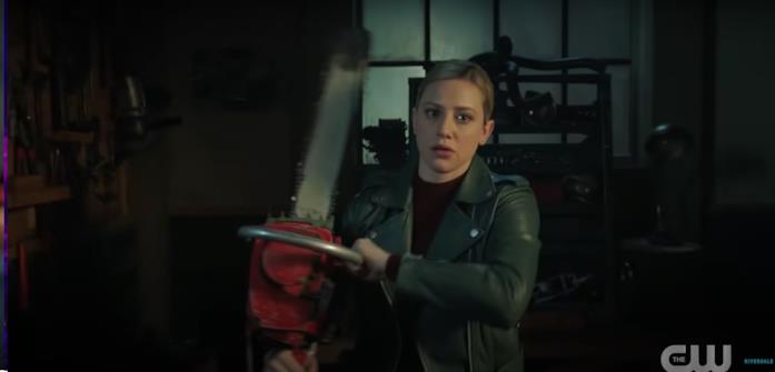 Betty nel trailer dei nuovi episodi di Riverdale Betty afferra una motosega: chi ucciderà?