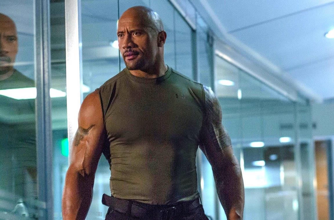 Dwayne Johnson in una scena di Fast & Furious 7