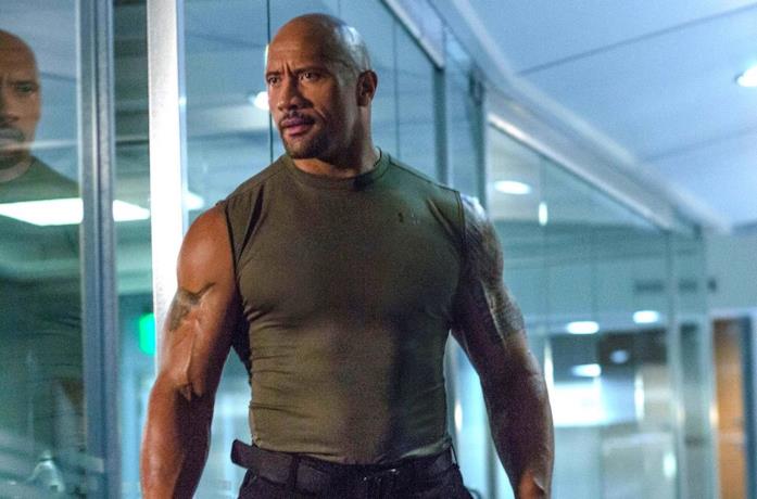 Dwayne Johnson in una scena di Fast & Furious 7
