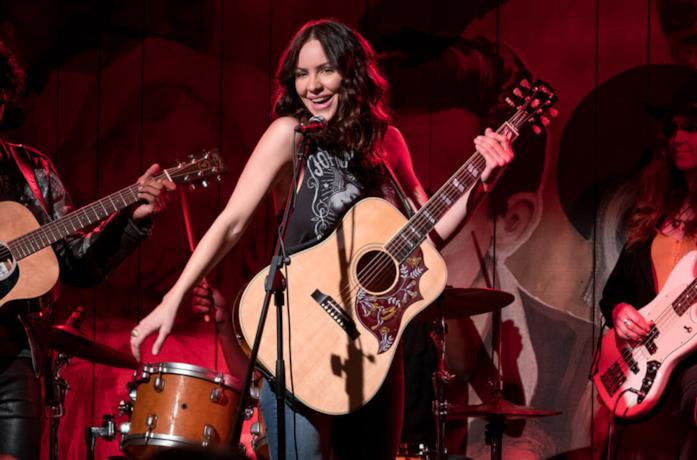 Katharine McPhee nella sitcom Country Comfort Katharine McPhee che canta e suona