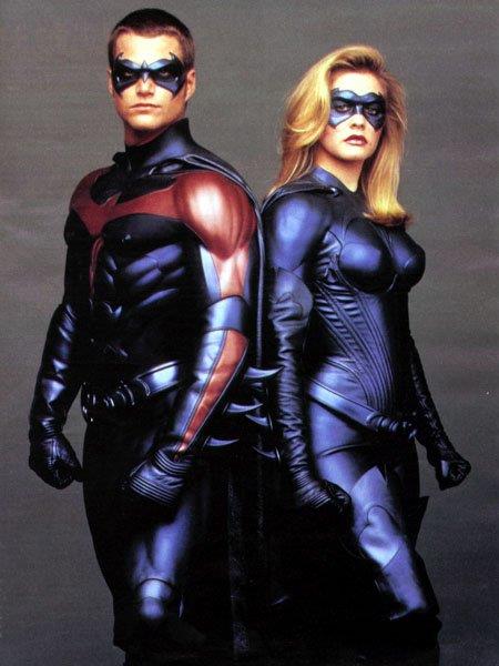 Chris O'Donnell e Alicia Silverstone, Robin e Batgirl nel 1997 Mezzibusti di Chris O'Donnell e Alicia Silverstone in costume da Robin e Batgirl