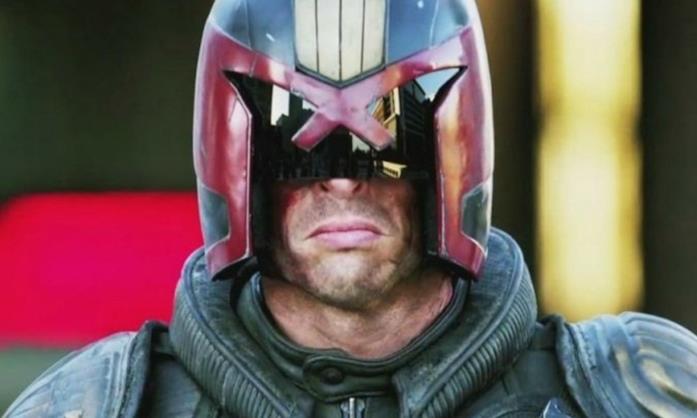 Karl Urban in una scena tratta dal film Dredd