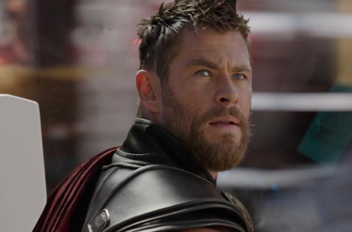 Un'immagine del Dio del Tuono in Thor: Ragnarok