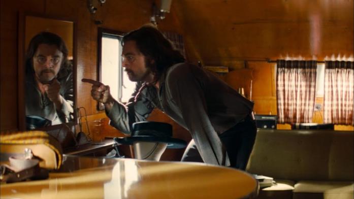 L'improvvisazione di Leonardo DiCaprio La scena nella roulotte con Rick Dalton