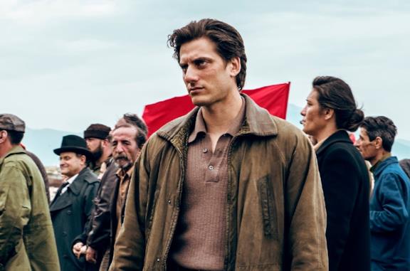 Martin Eden: Luca Marinelli nel film
