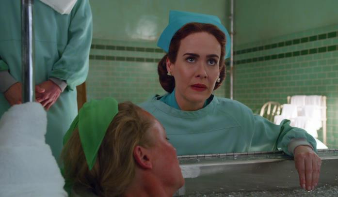 Sarah Paulson in Ratched Sarah Paulson vestita da infermiera in Ratched