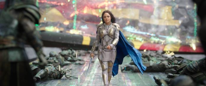 Valchiria durante la battaglia su Asgard in Thor: Ragnarok Tessa Thompson nel ruolo di Valchiria in Thor: Ragnarok