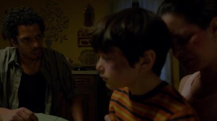 Il piccolo Gus insieme alla madre e allo zio Uno dei flashback di The Strain ci mostra il piccolo Gus