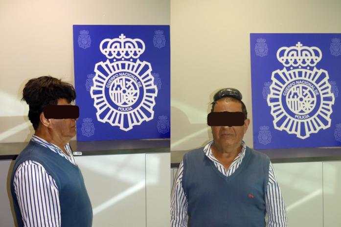 La foto segnaletica fatta dalla Policía Nacional dopo l'arresto