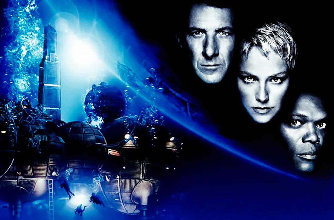 Il poster del film Sfera - Il terrore può essere ovunque