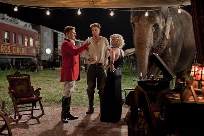 Come l'acqua per gli elefanti Una scena di Come l'acqua per gli elefanti con Pattinson, Waltz e Witherspoon