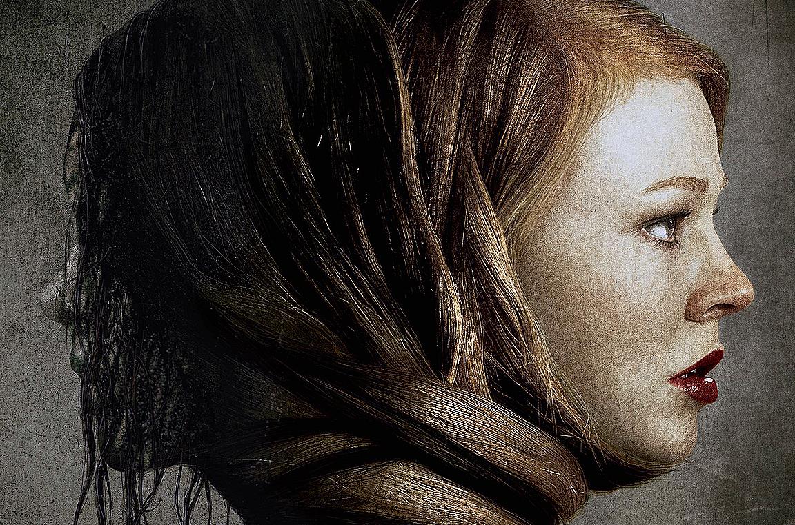 Sarah Snook nel ruolo di Jessie si rilassa in una vasca ignara di una presenza sovrannaturale vicina