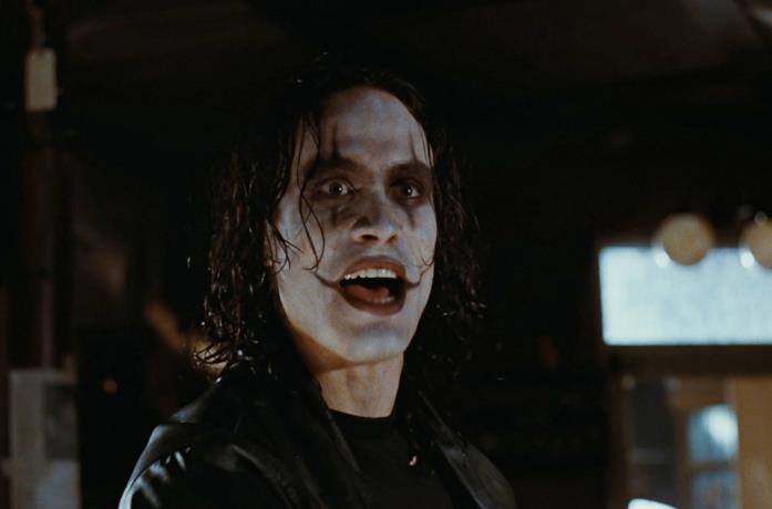 Brandon Lee nei panni di Eric Draven