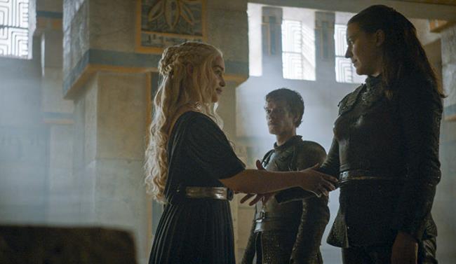 Daenerys e Yara in Game of Thrones
